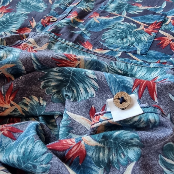 International Report Men's Tropical Collection Floral Button Down Shirt - Picture 6 of 9